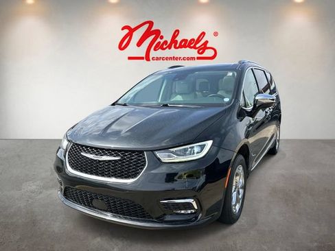 Used 2021 Chrysler Pacifica Limited AWD/4WD image 6