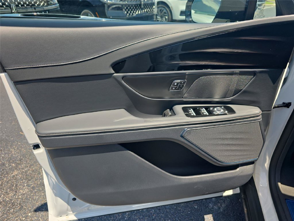 New 2026 Lincoln Nautilus Premier AWD/4WD image 13