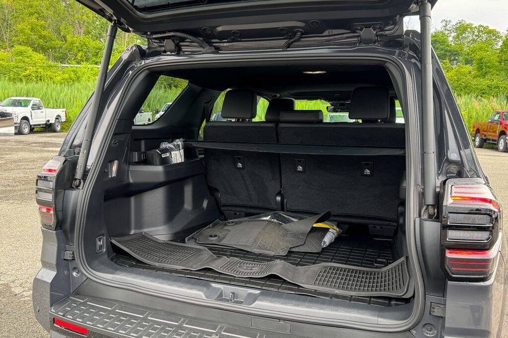 Used 2025 Toyota 4Runner 4WD image 17
