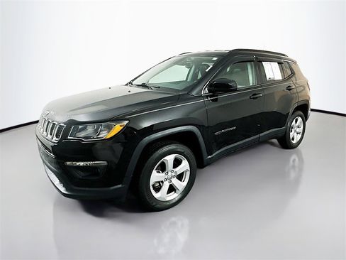 Used 2020 Jeep Compass Latitude image 3
