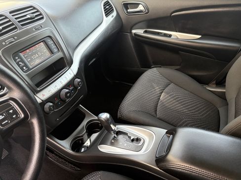 Used 2020 Dodge Journey SE image 8