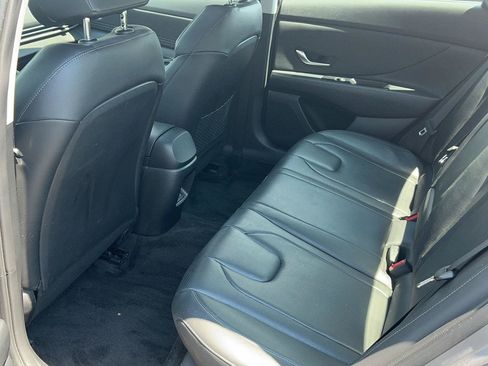 Certified 2025 Hyundai Elantra Limited FWD image 28