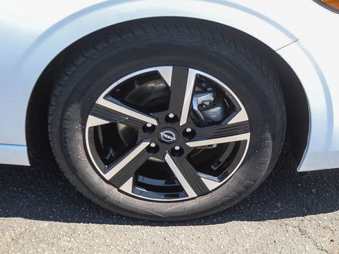 Used 2024 Nissan Sentra SV FWD image 12