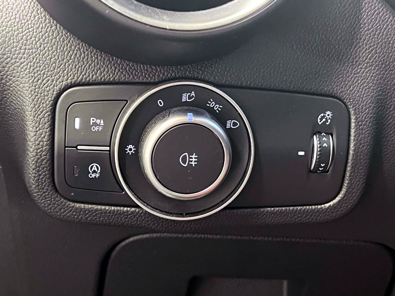 Used 2023 Alfa Romeo Stelvio Veloce AWD/4WD image 17