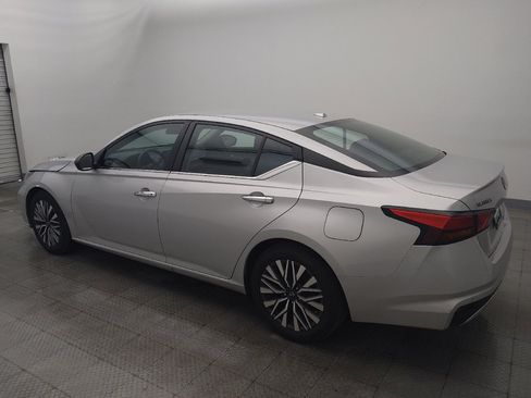 Used 2024 Nissan Altima 2.5 SV FWD image 3