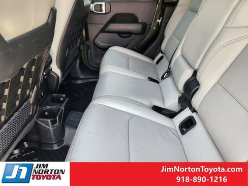 Used 2023 Jeep Gladiator Mojave w/ LED Lighting Group AWD/4WD image 31