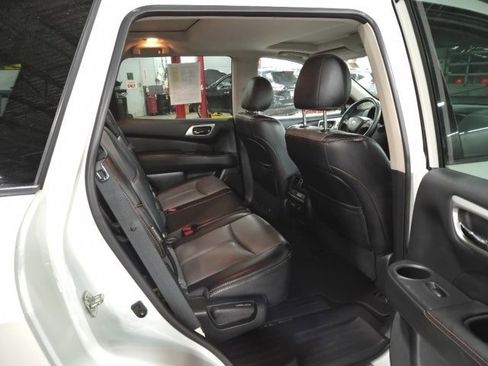 Used 2019 Nissan Pathfinder SL image 15