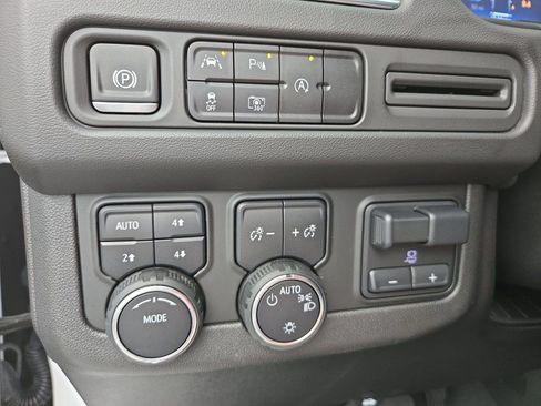 Used 2024 Chevrolet Tahoe LT w/ Luxury Package AWD/4WD image 25