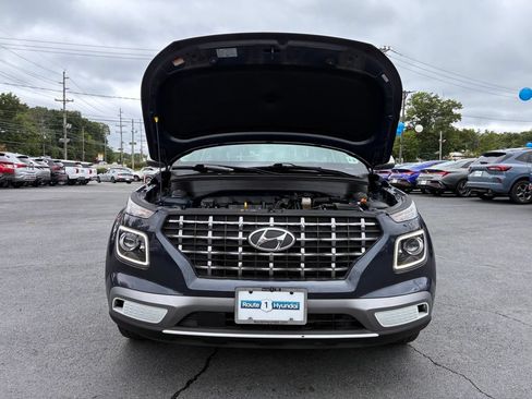 Used 2021 Hyundai Venue FWD image 10