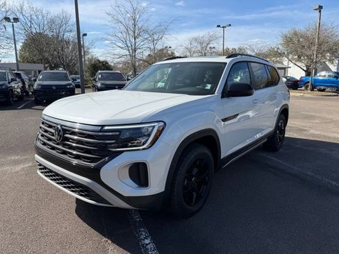 New 2026 Volkswagen Atlas Peak Edition AWD/4WD image 3