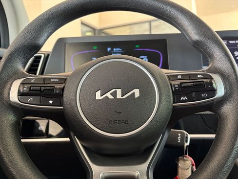 Used 2025 Kia Sportage LX FWD image 25