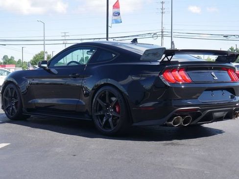 Used 2022 Ford Mustang Shelby GT500 w/ Carbon Fiber Track Pack RWD image 10