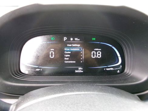 Used 2024 Hyundai Venue SE FWD image 15