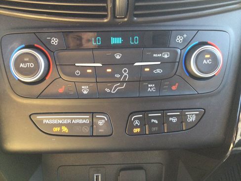 Used 2018 Ford Escape Titanium AWD/4WD image 36