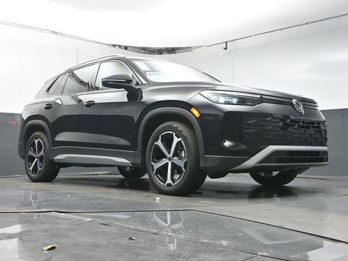 New 2026 Volkswagen Tiguan SE image 32