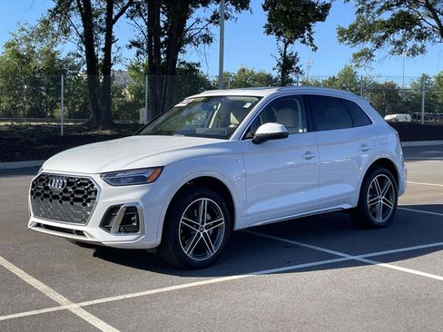 Certified 2023 Audi Q5 e Premium Plus w/ Premium Plus Package AWD/4WD image 3