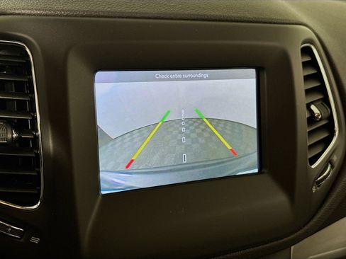 Used 2017 Jeep Compass Latitude w/ Popular Equipment Group AWD/4WD image 16