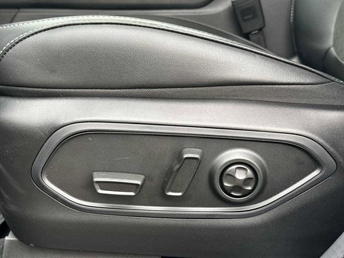 New 2025 Jeep Grand Cherokee Altitude image 14