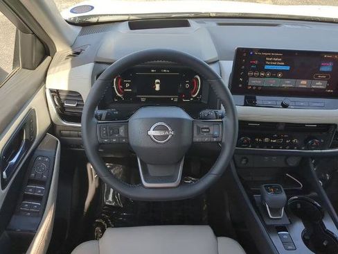 Certified 2025 Nissan Rogue SL w/ SL Premium Package FWD image 16