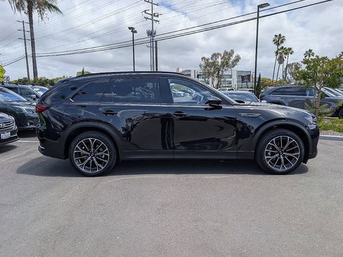 Certified 2025 MAZDA CX-70 Plug-In Hybrid w/ Premium Plus AWD/4WD image 9