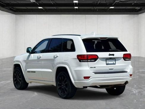 Used 2020 Jeep Grand Cherokee Altitude AWD/4WD image 3