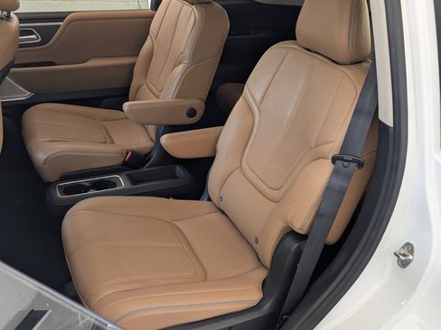 Used 2025 INFINITI QX80 Sensory image 18