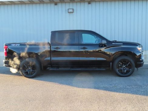 Used 2023 Chevrolet Silverado 1500 Custom image 2