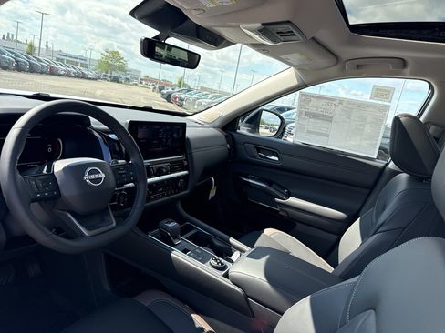 New 2026 Nissan Pathfinder Platinum AWD/4WD image 25