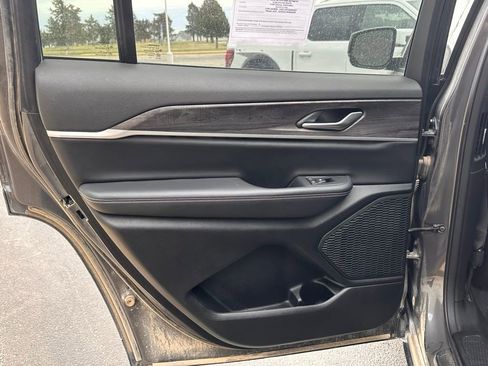 Used 2023 Jeep Grand Cherokee L Limited image 15