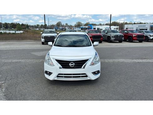 Used 2017 Nissan Versa SV w/ SV Special Edition Package image 2