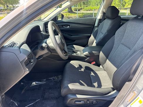 Used 2025 Honda Accord SE image 12
