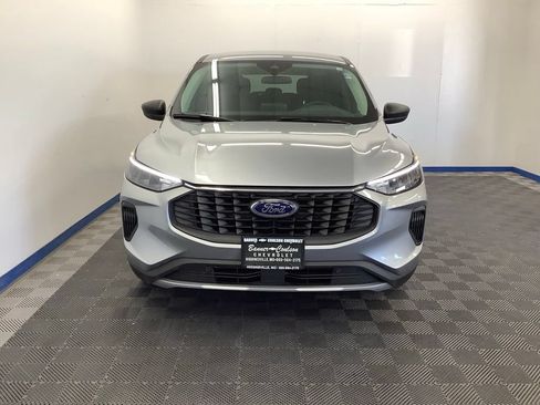 Used 2023 Ford Escape Active w/ Cold Weather Package FWD image 2