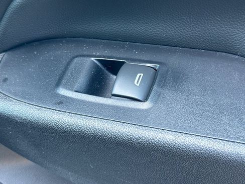 Used 2019 Chevrolet Equinox Premier FWD image 20
