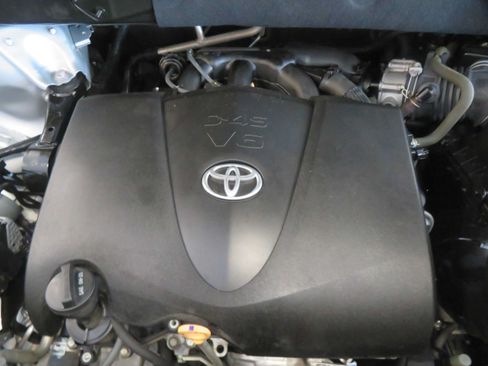 Used 2018 Toyota Highlander XLE AWD/4WD image 59