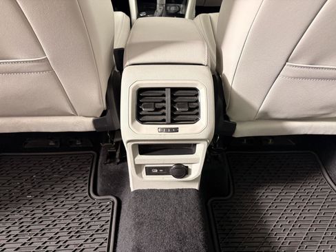 Used 2022 Volkswagen Tiguan SE AWD/4WD image 16
