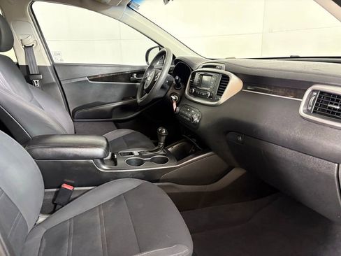Used 2016 Kia Sorento FWD image 14
