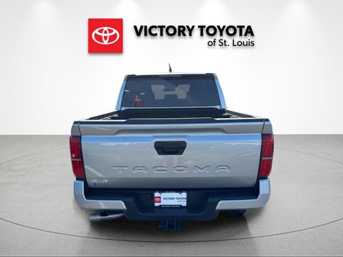Used 2026 Toyota Tacoma SR5 AWD/4WD image 4