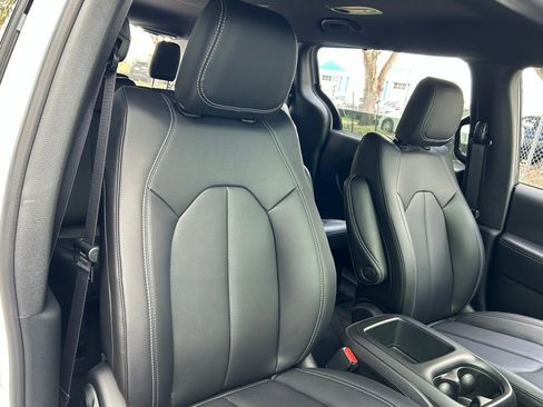 New 2026 Chrysler Pacifica Select image 31