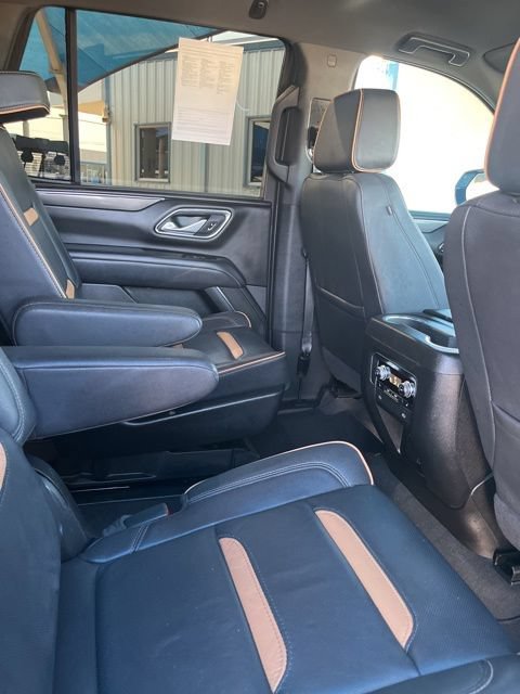 Used 2024 GMC Yukon AT4 w/ Technology Package AWD/4WD image 9
