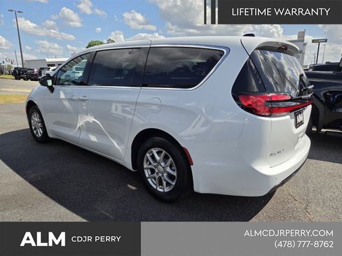 New 2026 Chrysler Pacifica Select image 13