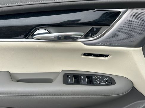 Certified 2025 Cadillac XT6 Premium Luxury image 11