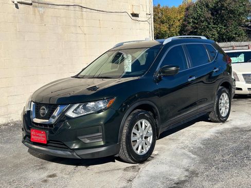 Used 2020 Nissan Rogue SV image 2