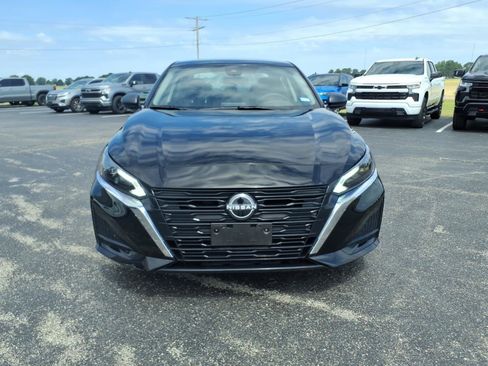 Used 2025 Nissan Altima 2.5 SV FWD image 8