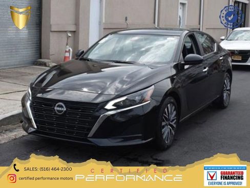 Used 2025 Nissan Altima 2.5 SV FWD image 1