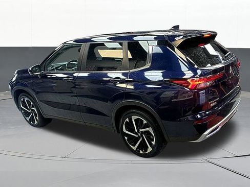 Used 2022 Mitsubishi Outlander SE image 3