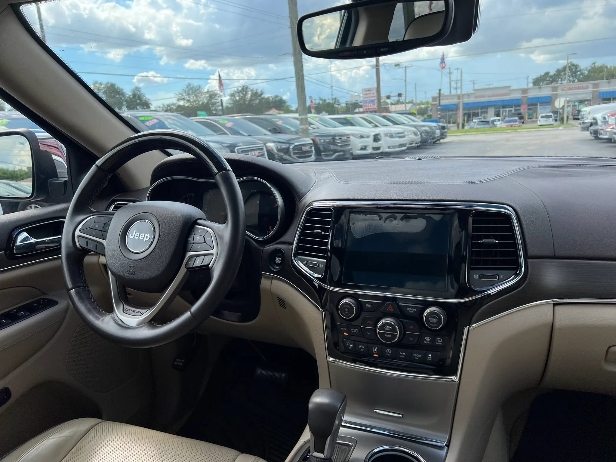 Used 2019 Jeep Grand Cherokee Overland RWD image 13