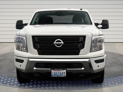 Used 2021 Nissan Titan SV w/ SV Convenience Package image 2