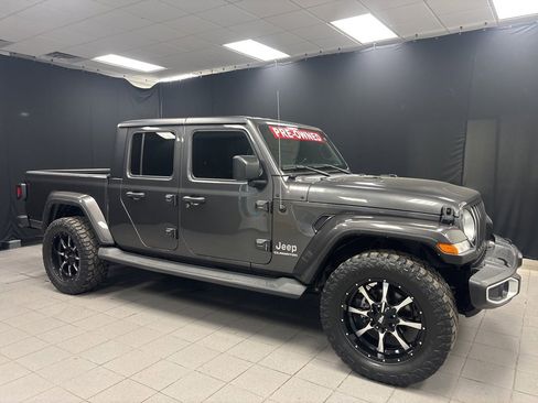 Used 2022 Jeep Gladiator Overland w/ Popular Equipment Package image 1