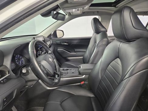 Used 2021 Toyota Highlander XLE FWD image 14