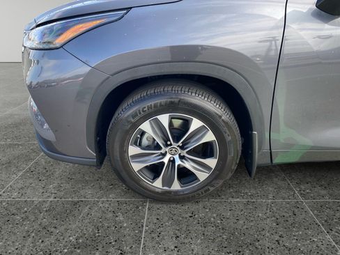 Used 2023 Toyota Highlander XLE FWD image 14